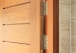 Comment se d&eacute;roule la pose d'une porte en bois &agrave; Saverne ?